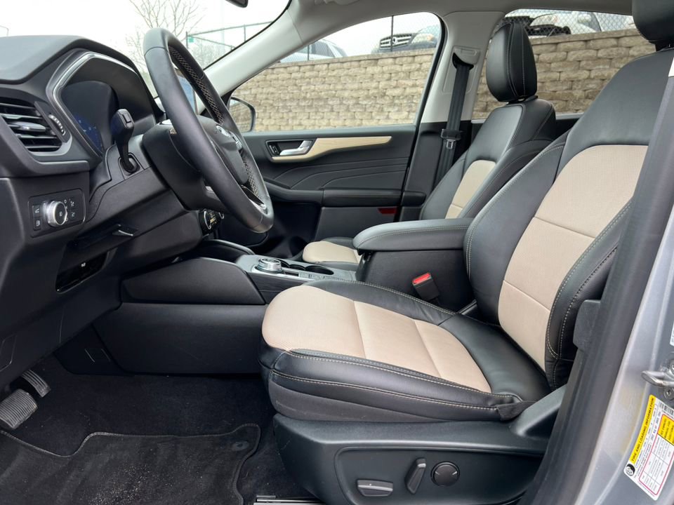 Certified 2022 Ford Escape Titanium w/ Titanium Elite Package image 3