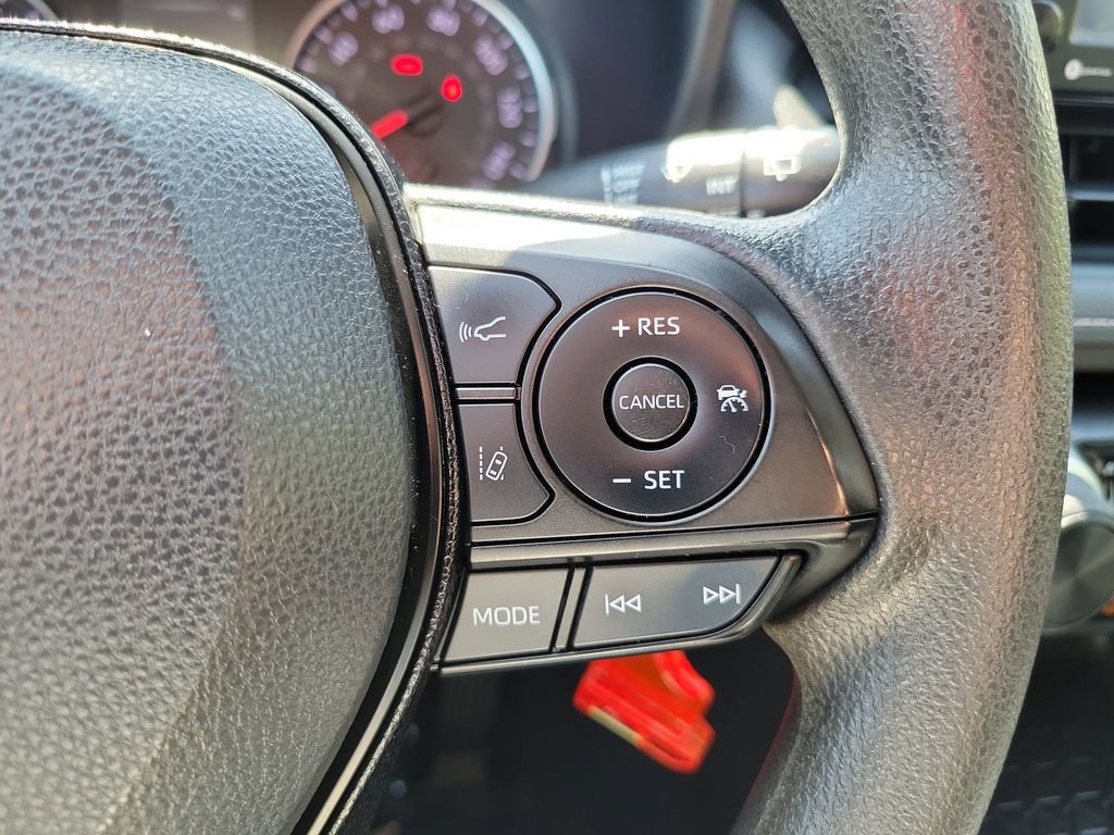 Used 2021 Toyota RAV4 LE image 15