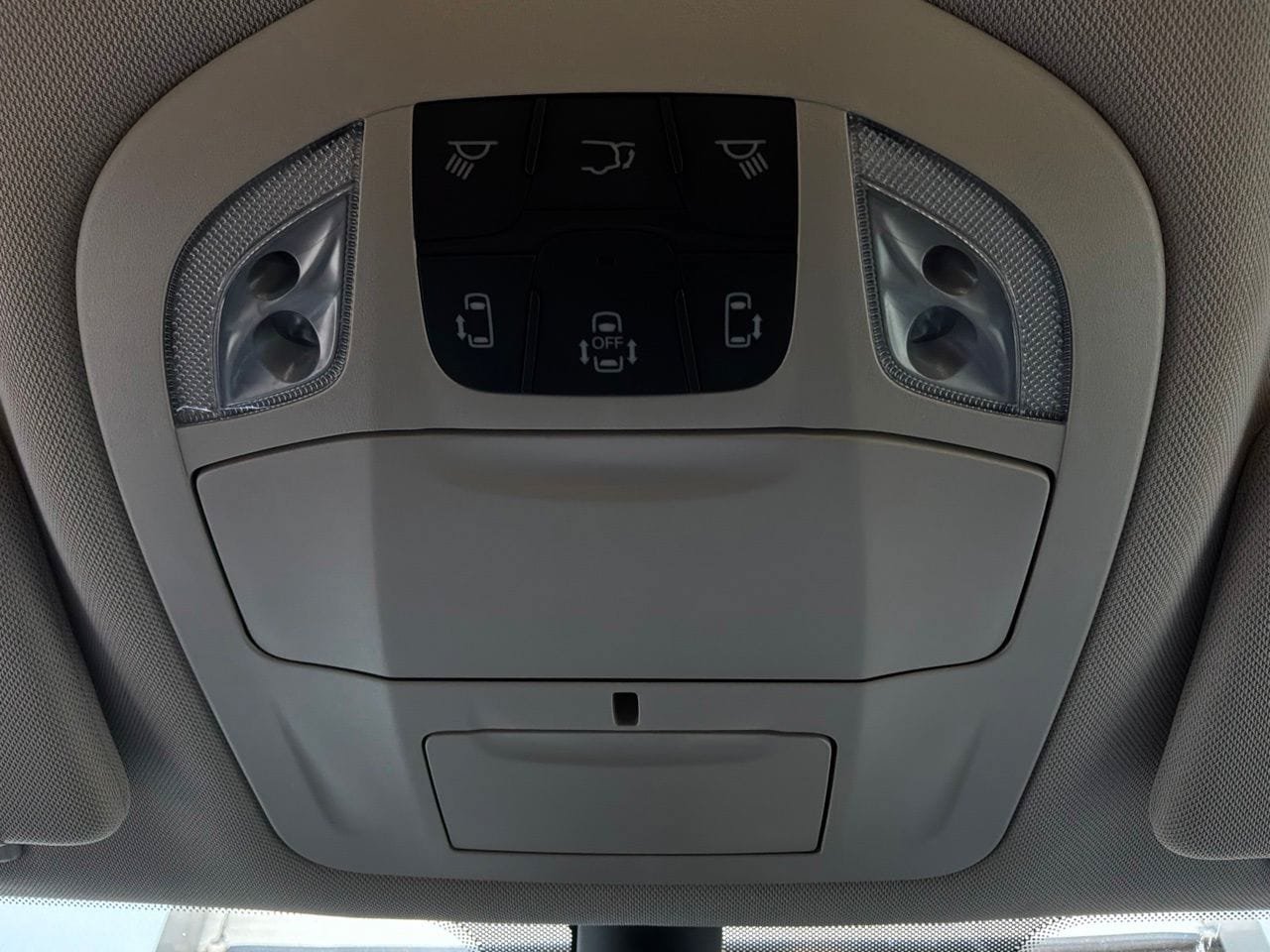 Used 2024 Chrysler Voyager LX FWD image 18