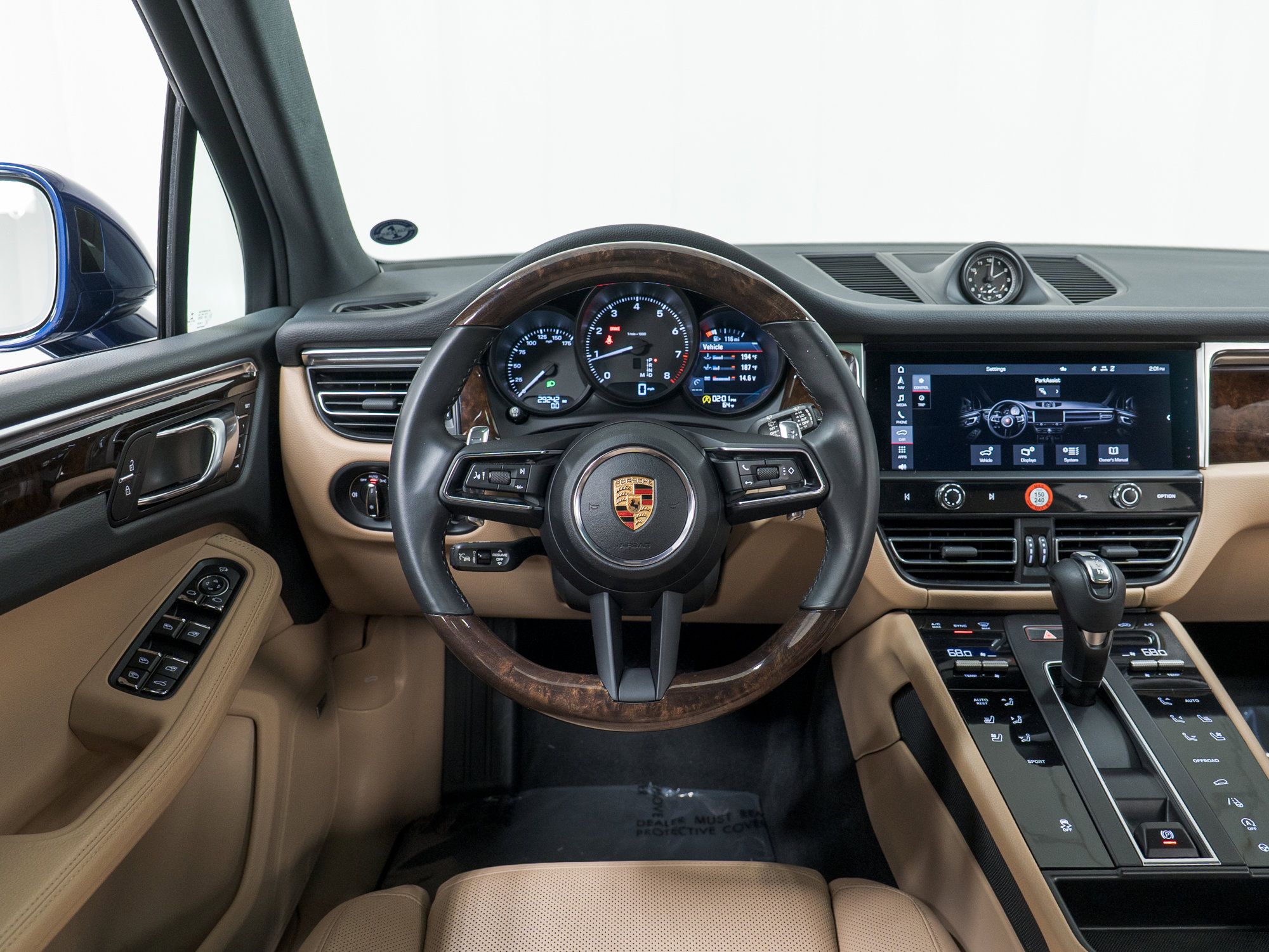 Certified 2022 Porsche Macan image 20