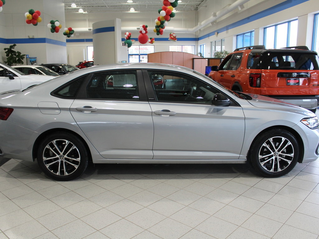 Used 2023 Volkswagen Jetta Sport image 4