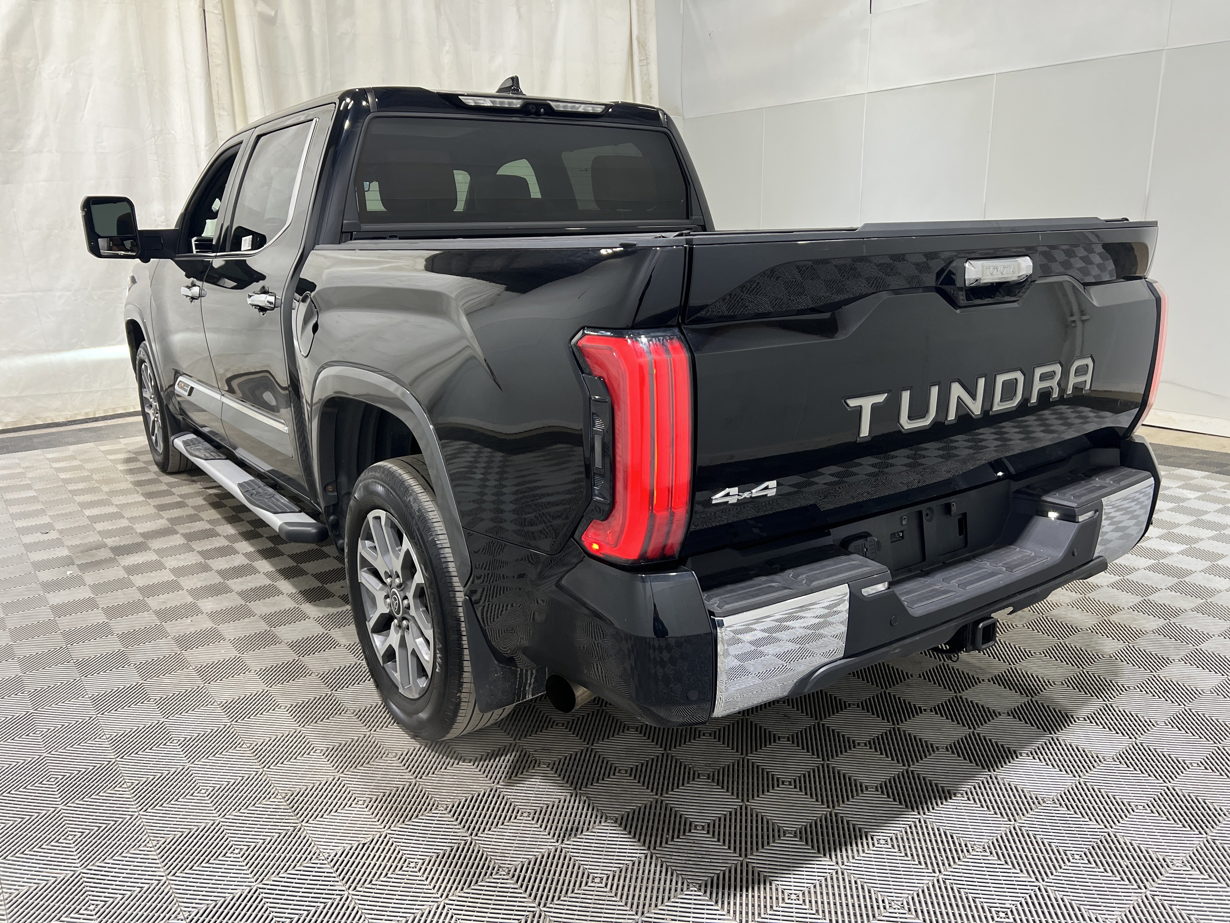 Used 2022 Toyota Tundra Platinum AWD/4WD image 2