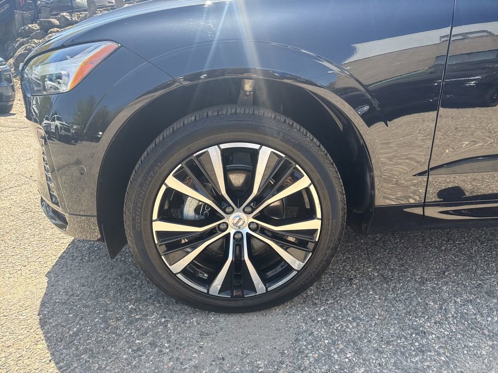 Used 2025 Volvo XC60 B5 Plus AWD/4WD image 10