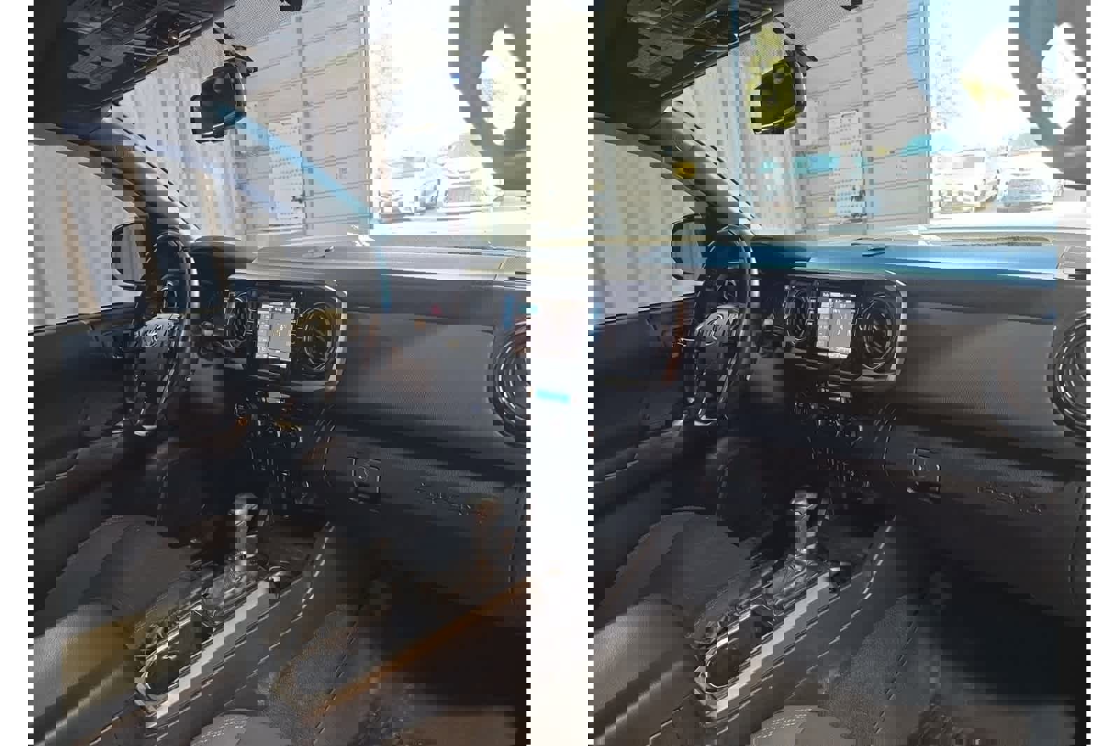 Used 2017 Toyota Tacoma TRD Off-Road image 12