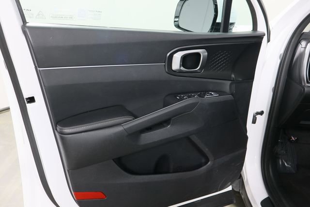 Used 2024 Kia Sorento S image 22