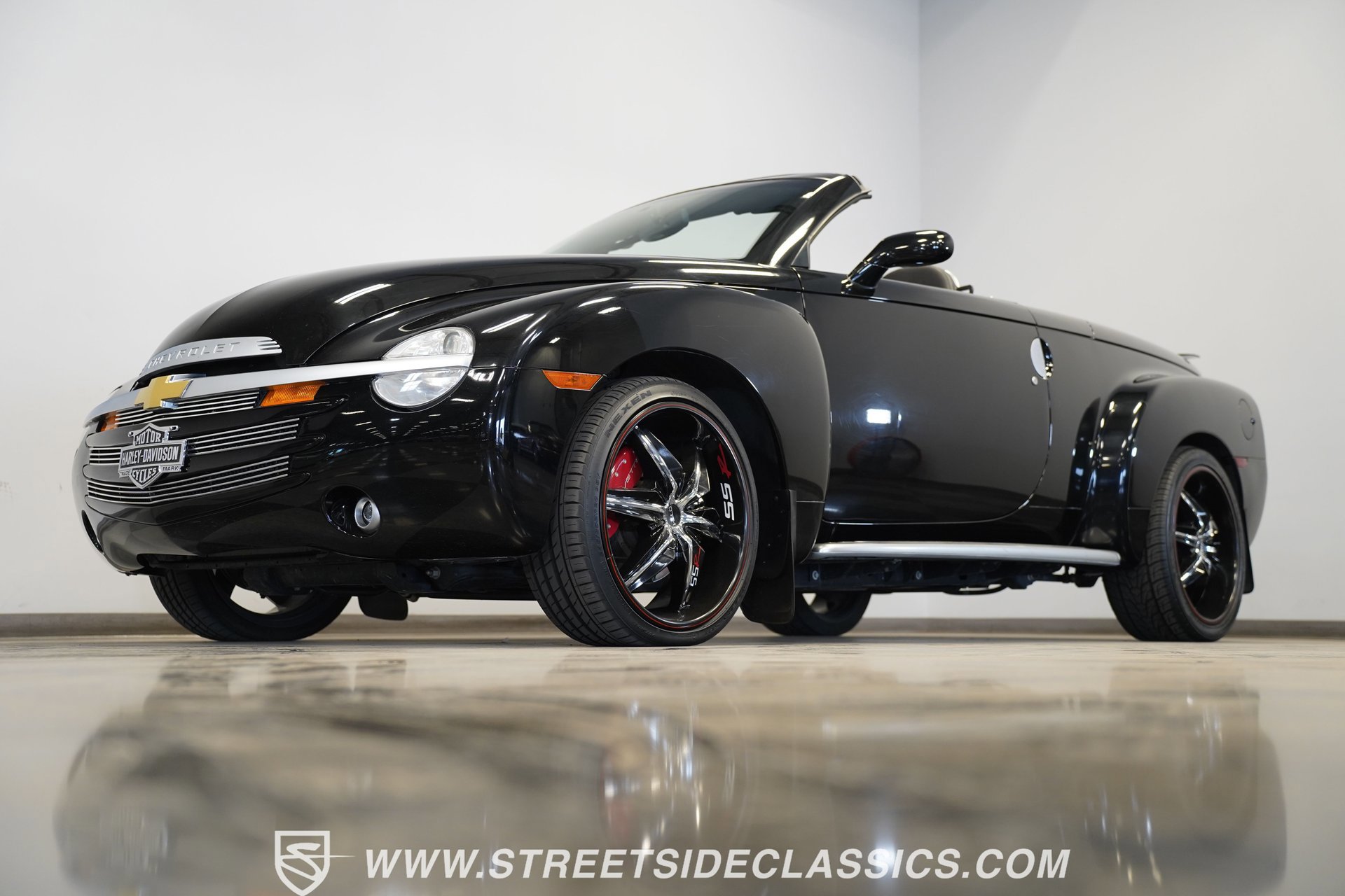 Used 2004 Chevrolet SSR w/ Preferred Equipment Group image 5