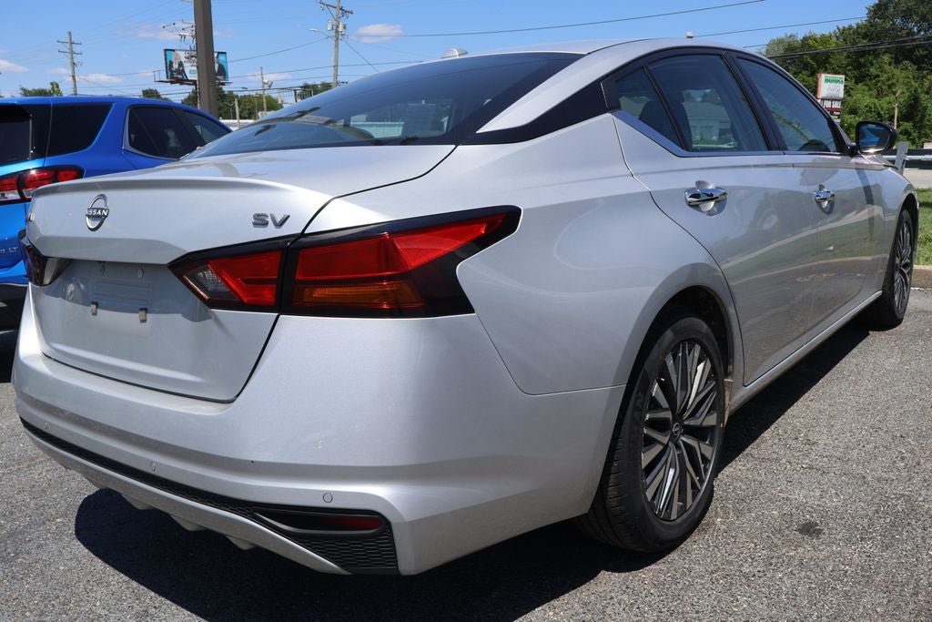 Used 2024 Nissan Altima 2.5 SV FWD image 3