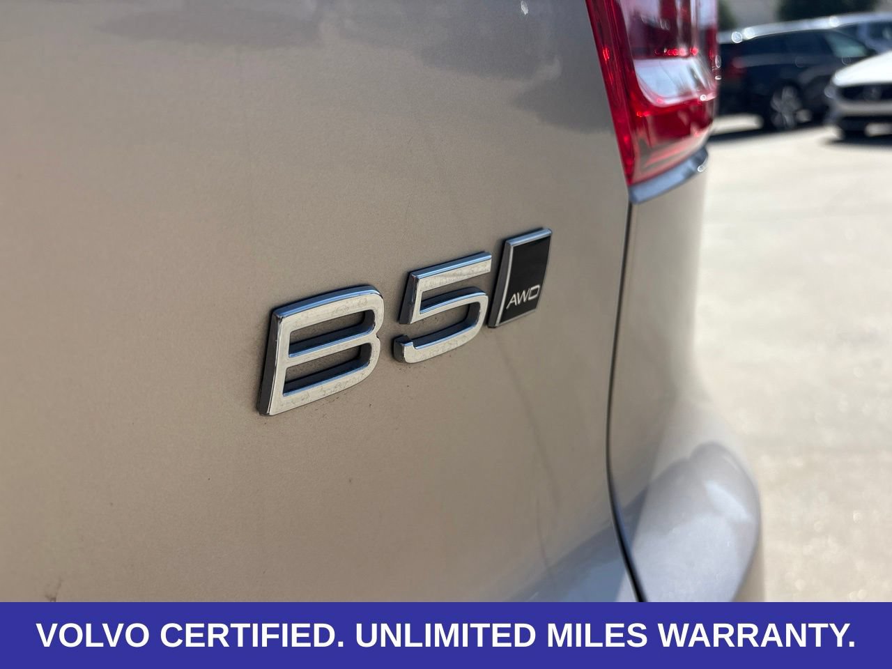 Certified 2024 Volvo XC40 B5 Plus w/ Protection Package Premier AWD/4WD image 9