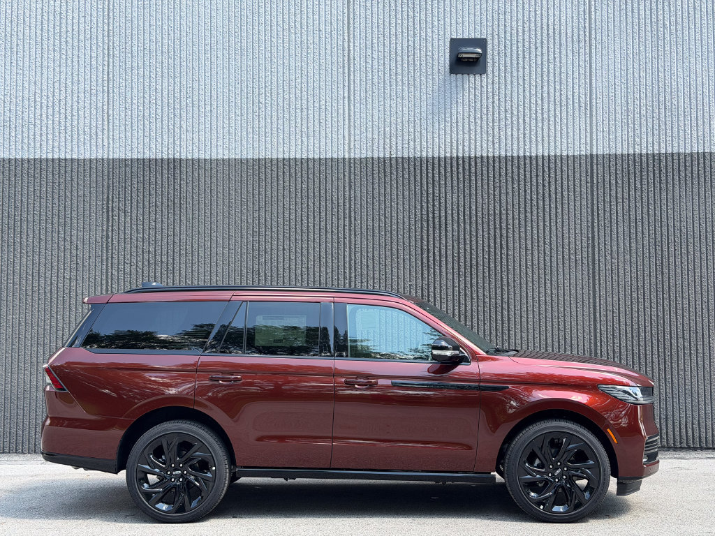 New 2027 Lincoln Navigator Reserve w/ Jet Appearance Package AWD/4WD image 8