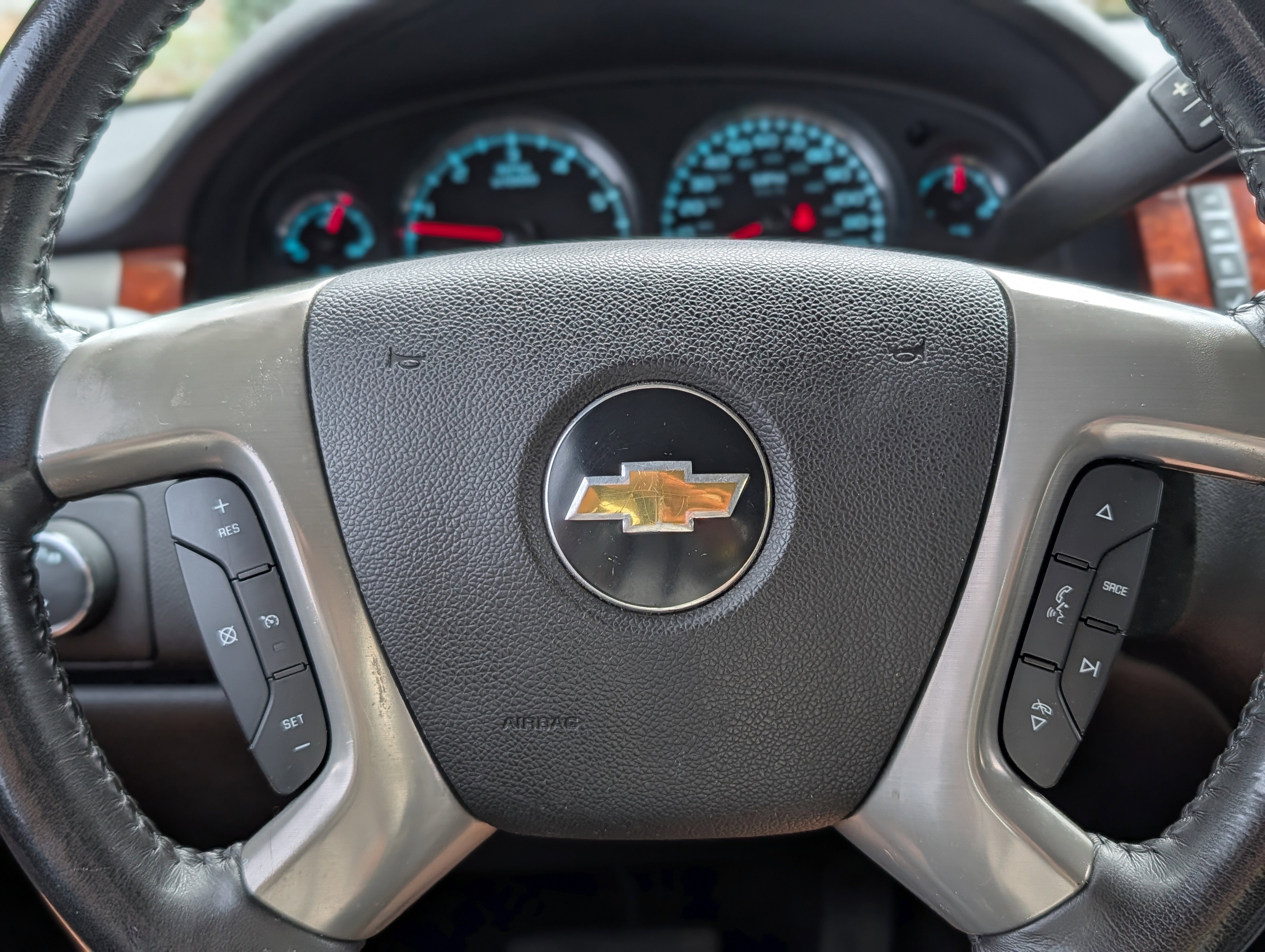 Used 2011 Chevrolet Suburban LT image 19