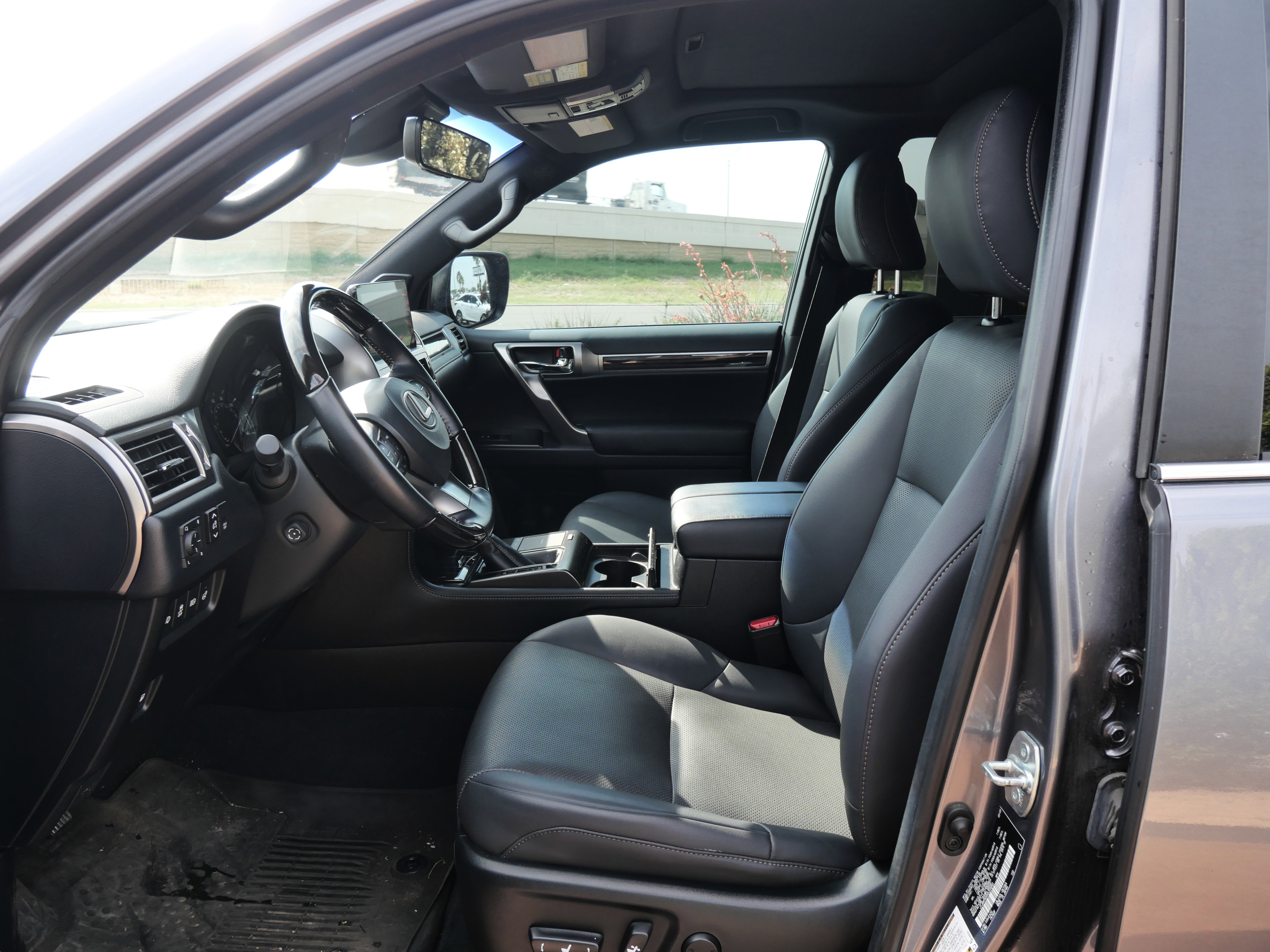 Used 2022 Lexus GX 460 Premium w/ Premium Package image 8