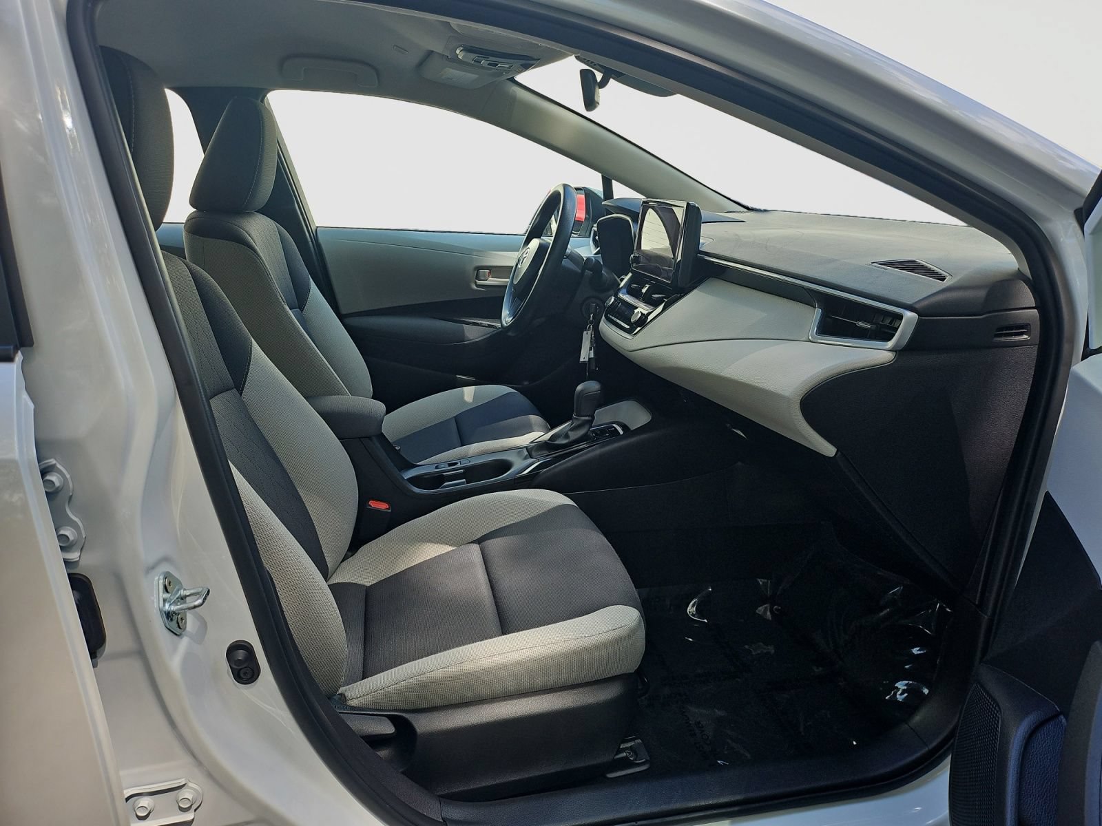 Used 2026 Toyota Corolla LE FWD image 17