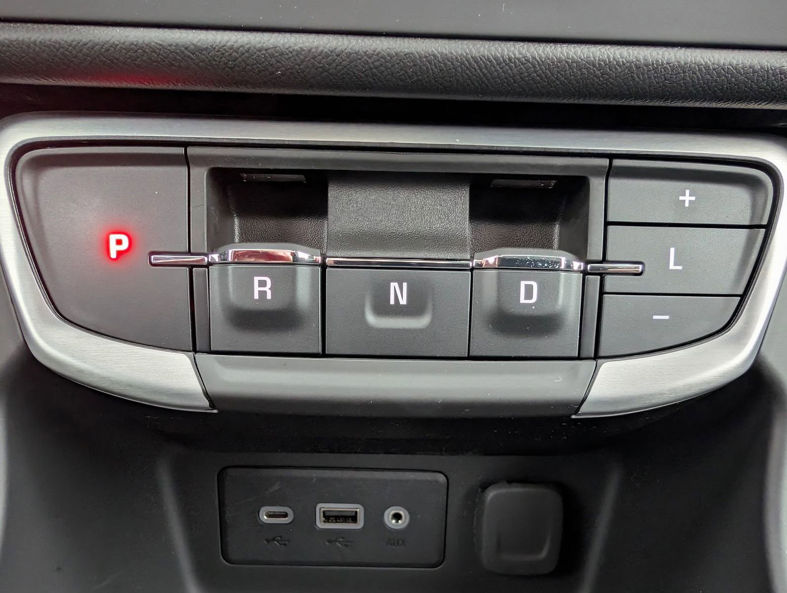 Used 2024 GMC Terrain SLE w/ Driver Convenience Package image 21