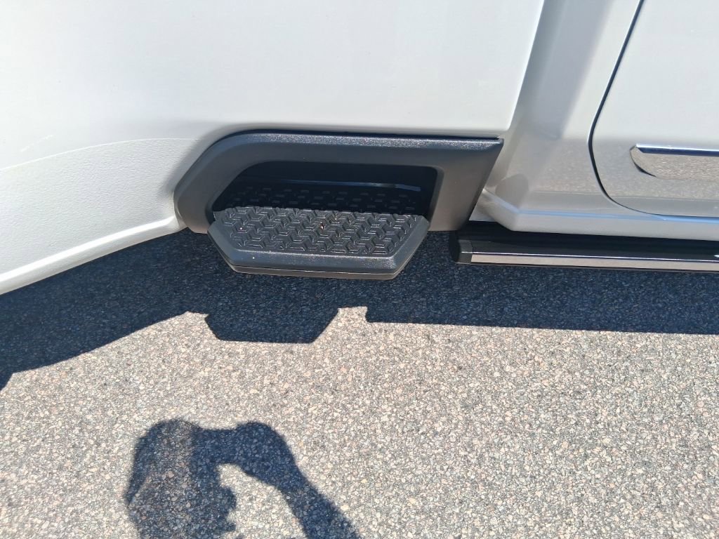 Used 2024 Chevrolet Silverado 3500 High Country w/ Technology Package image 13