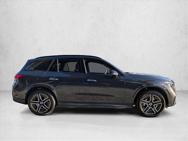 Used 2025 Mercedes-Benz GLC 300 4MATIC image 4
