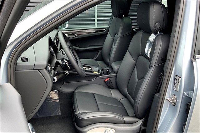 New 2025 Porsche Macan image 5