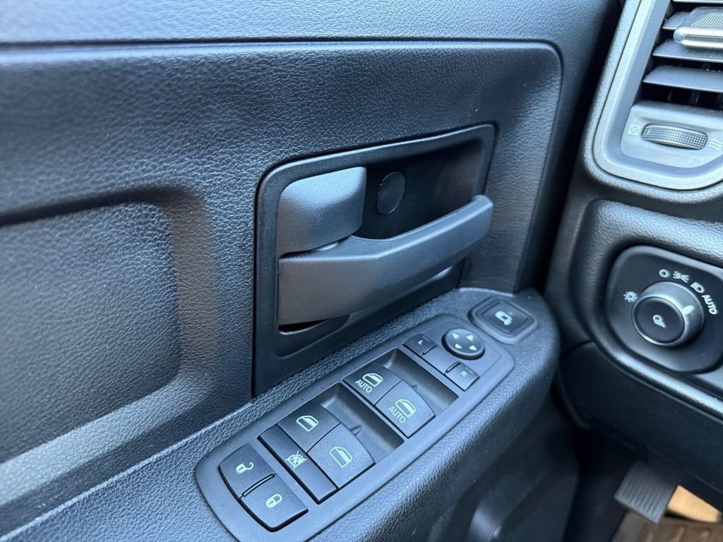 Used 2024 RAM 3500 Tradesman w/ Chrome Appearance Group image 24