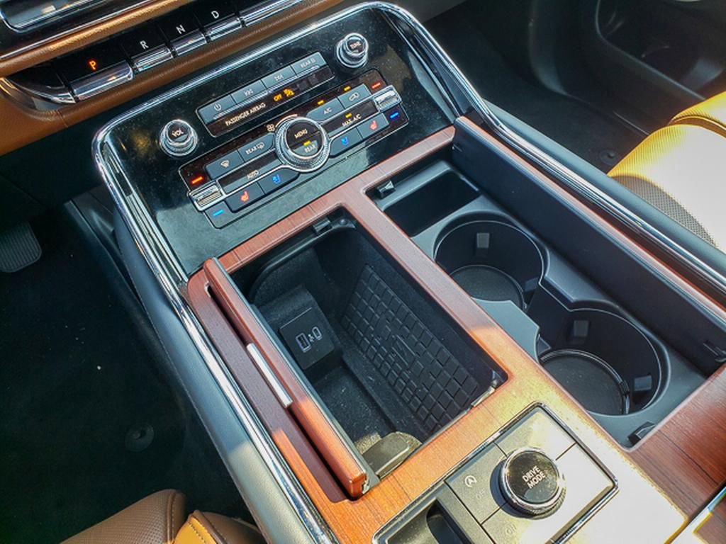 Used 2022 Lincoln Navigator Reserve image 14