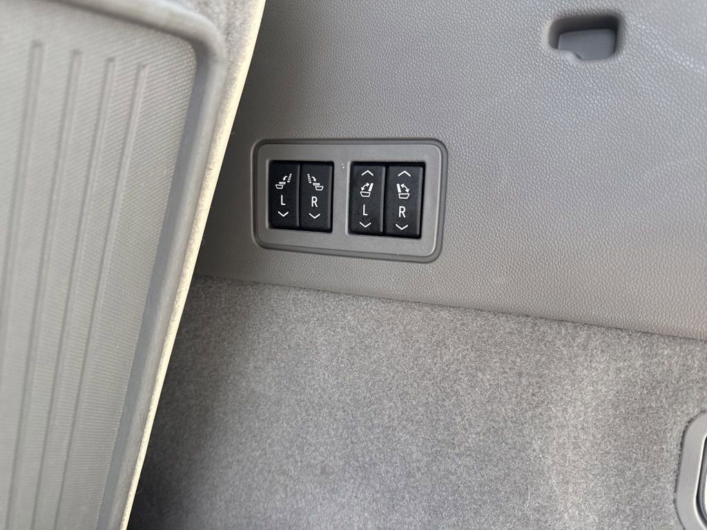 Used 2021 Cadillac XT6 Premium Luxury w/ LPO, Floor Liner Package image 43