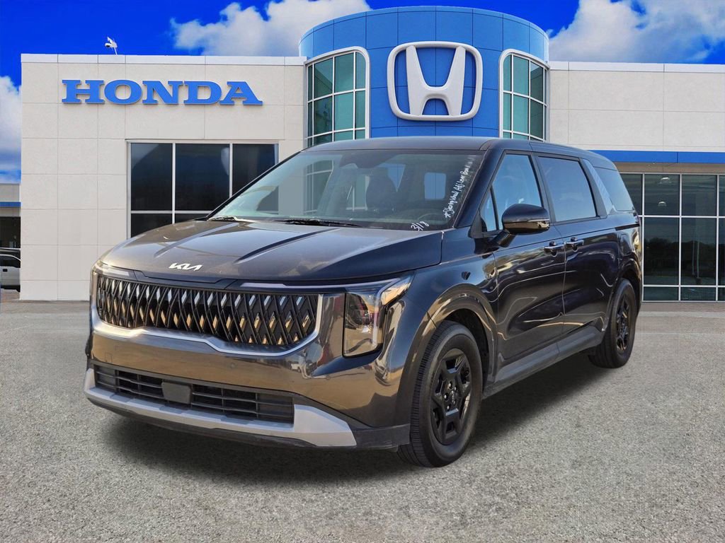 Used 2025 Kia Carnival image 3