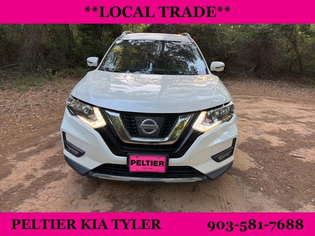 Used 2017 Nissan Rogue SV w/ SV Premium Package image 2