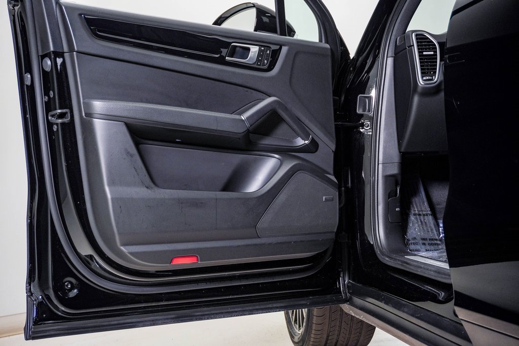 Certified 2022 Porsche Cayenne image 25