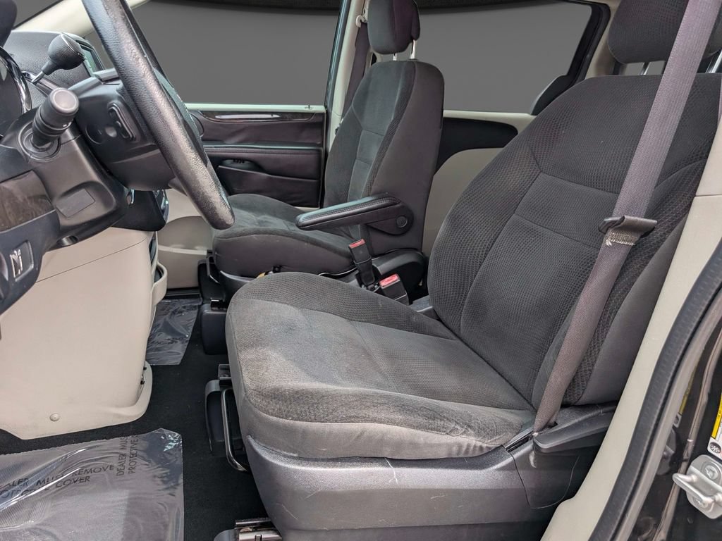 Used 2019 Dodge Grand Caravan SE w/ UConnect Hands-Free Group FWD image 16