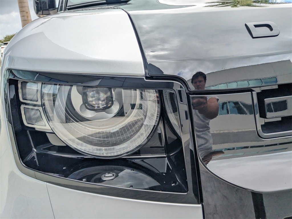 New 2024 Land Rover Defender 130 X image 9