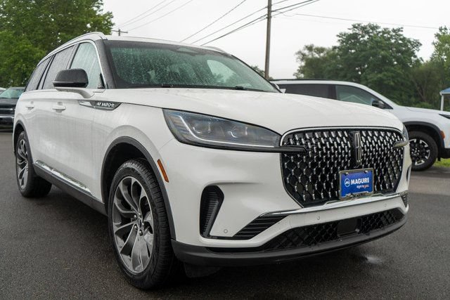 Used 2025 Lincoln Aviator Reserve w/ Illumination Package AWD/4WD image 4