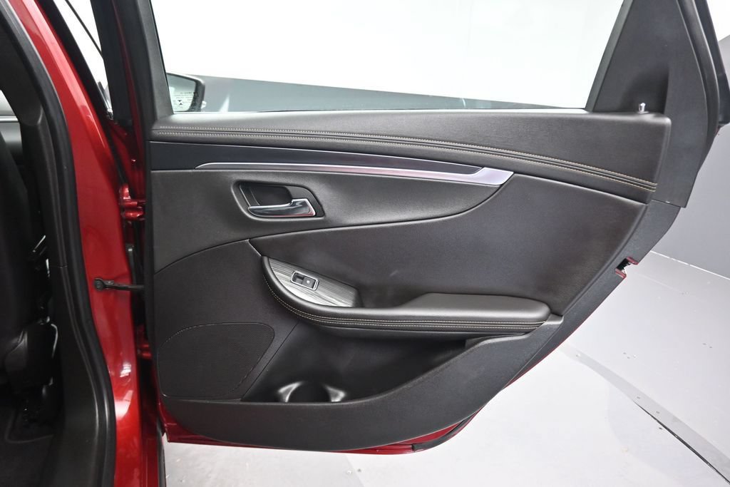 Used 2019 Chevrolet Impala LT FWD image 33
