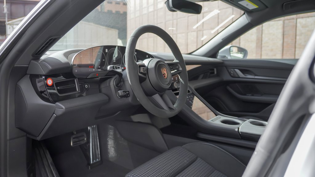 New 2025 Porsche Taycan image 4