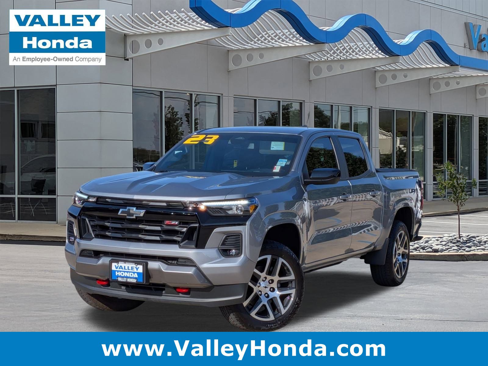 Used 2023 Chevrolet Colorado Z71 w/ Z71 Convenience Package 2