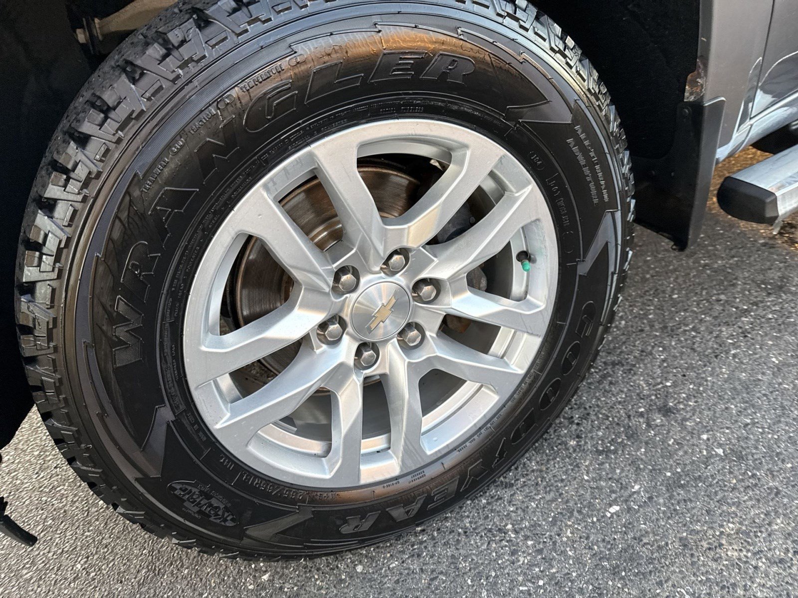 Used 2022 Chevrolet Silverado 1500 LT w/ Z71 Off-Road Package image 11