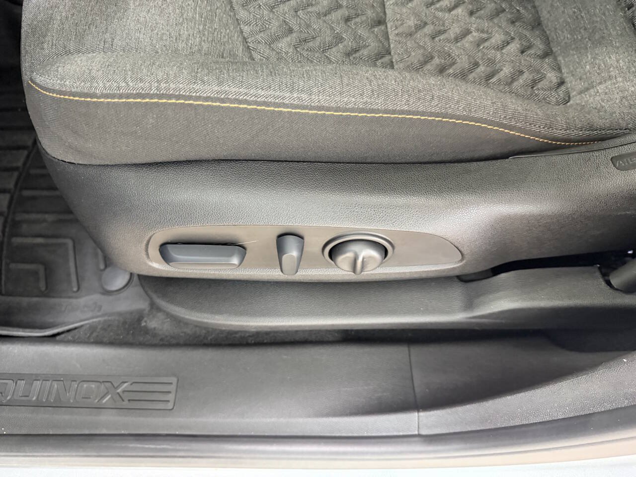 Used 2023 Chevrolet Equinox LT AWD/4WD image 21
