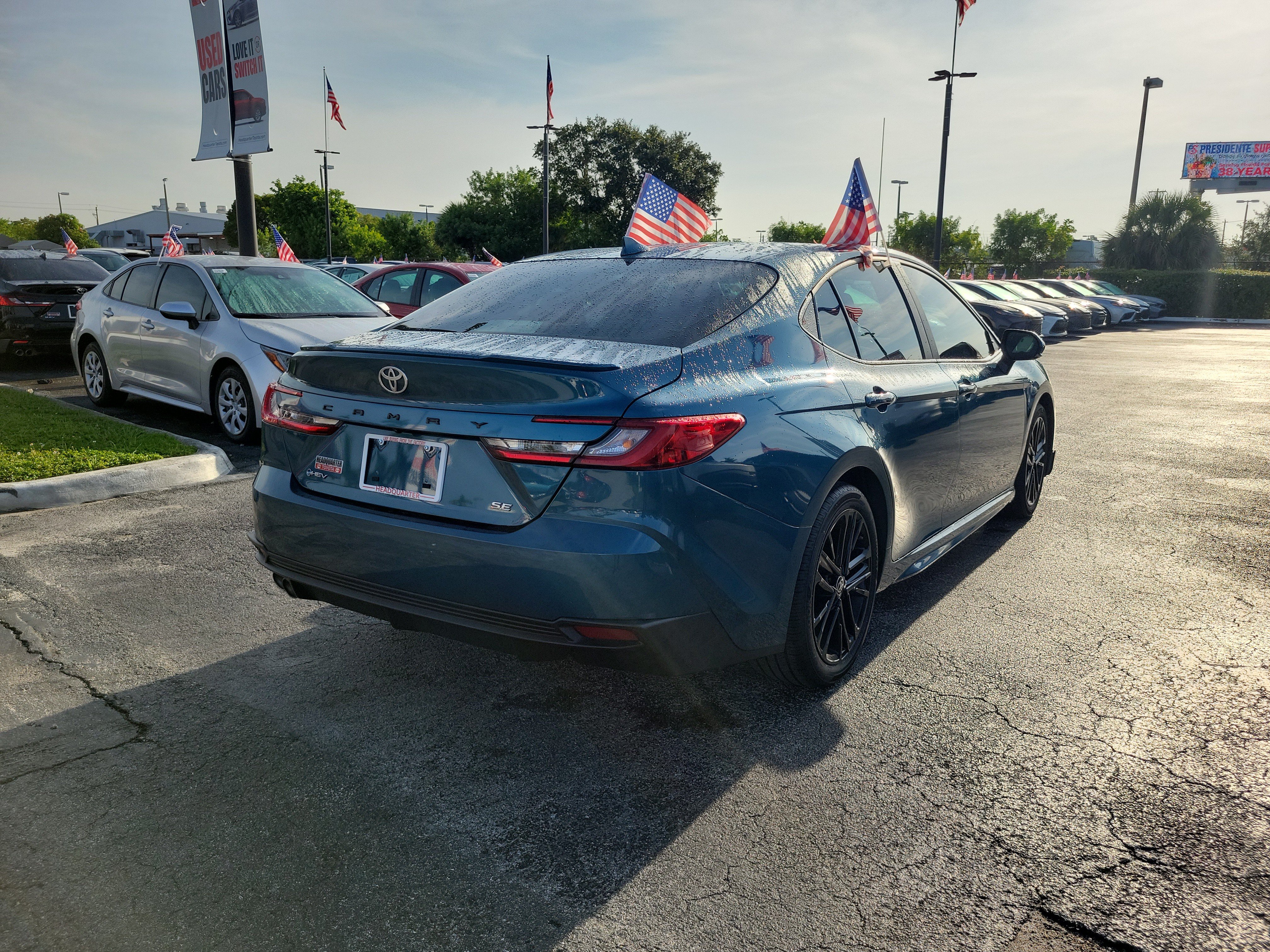 Used 2025 Toyota Camry SE FWD image 11