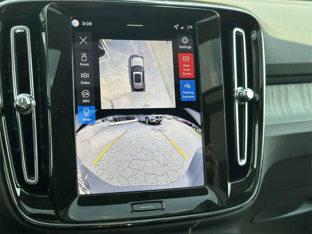 New 2026 Volvo XC40 B5 Plus w/ Protection Package Premier image 4