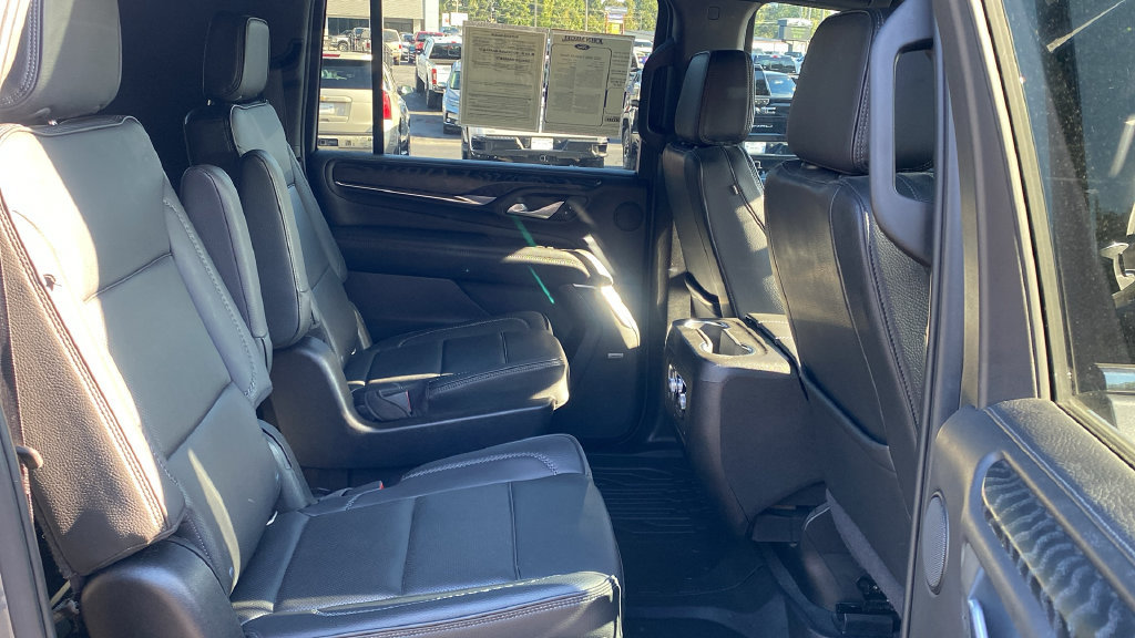 Used 2022 GMC Yukon XL Denali w/ Advanced Technology Package RWD image 13