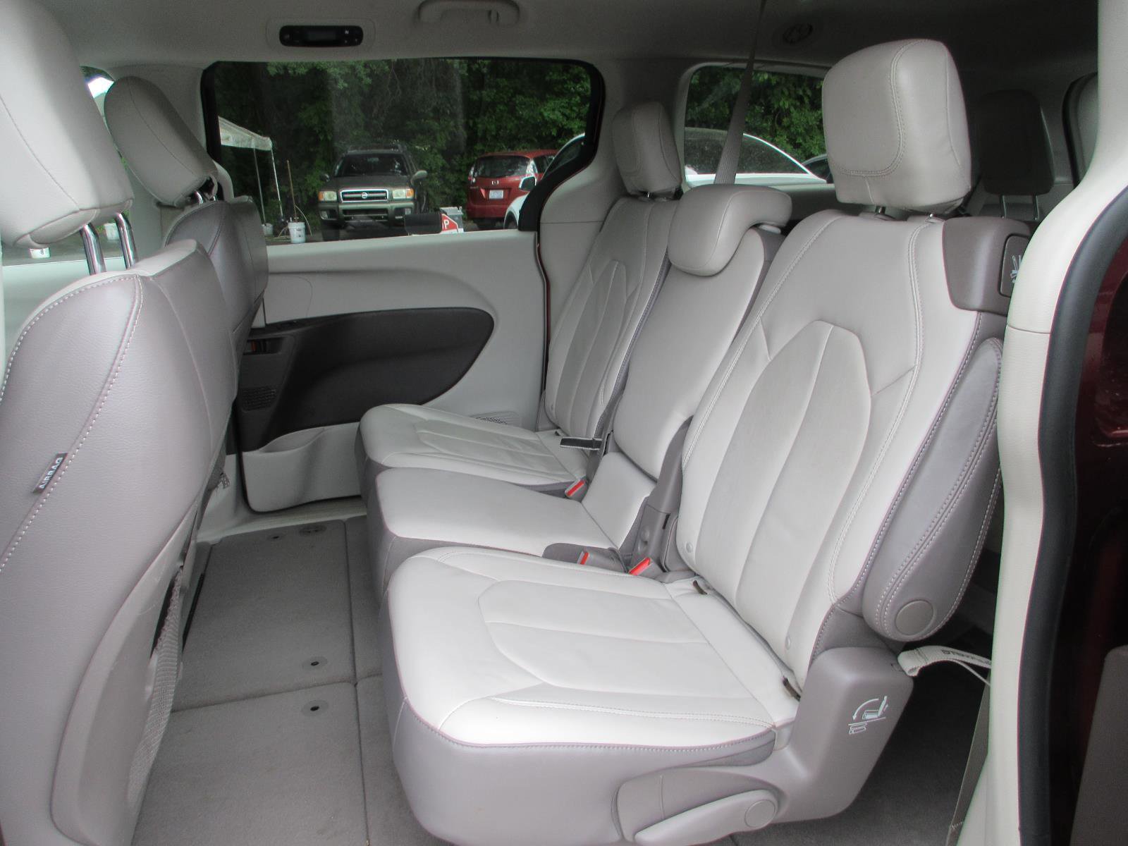 Used 2017 Chrysler Pacifica Touring-L FWD image 21