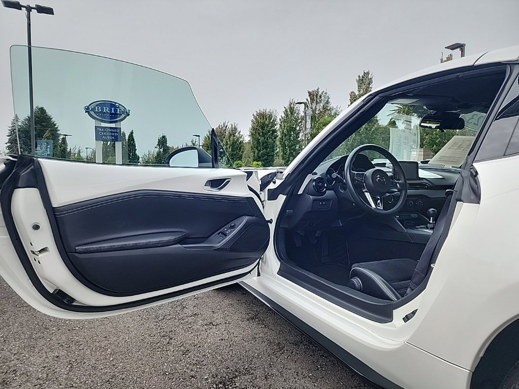 Used 2023 MAZDA MX-5 Miata Club RWD image 9