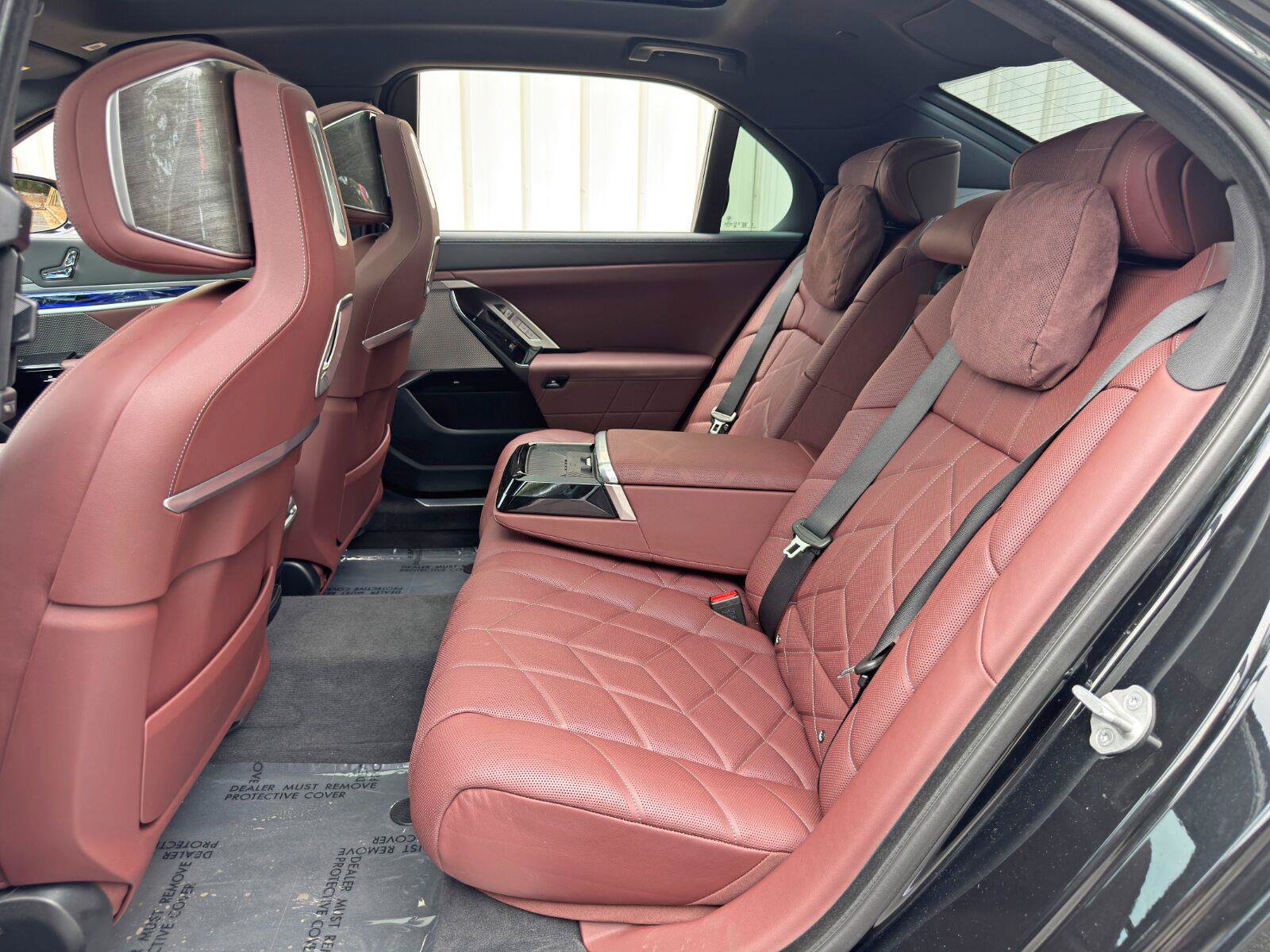 Used 2023 BMW i7 xDrive60 AWD/4WD image 48
