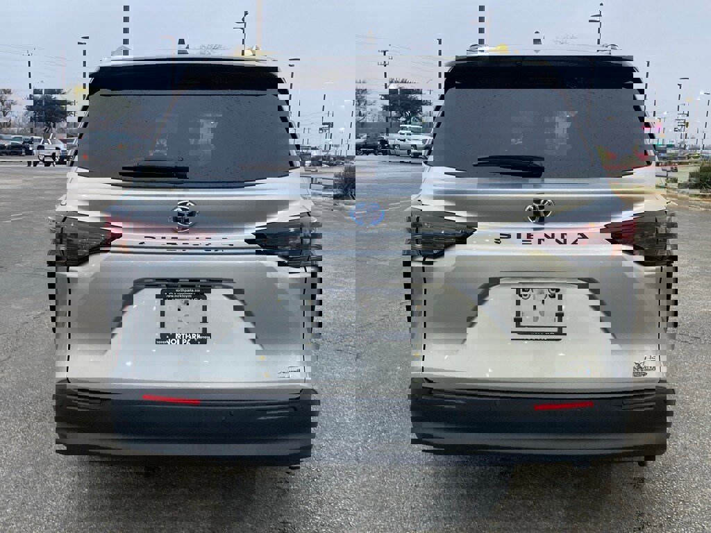 Certified 2023 Toyota Sienna XLE image 6