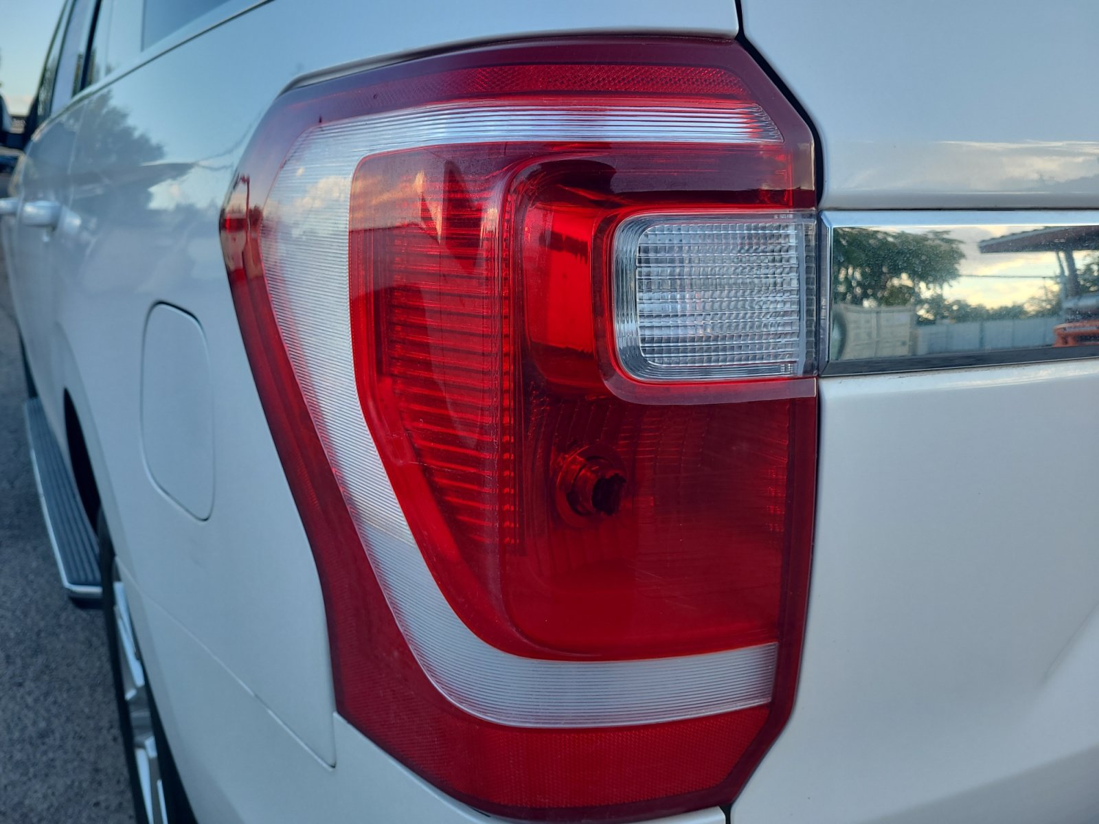 Used 2019 Ford Expedition XLT w/ Equipment Group 202A RWD image 26