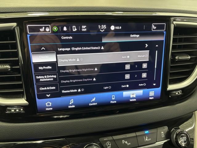 Used 2024 Chrysler Pacifica Touring-L FWD image 5