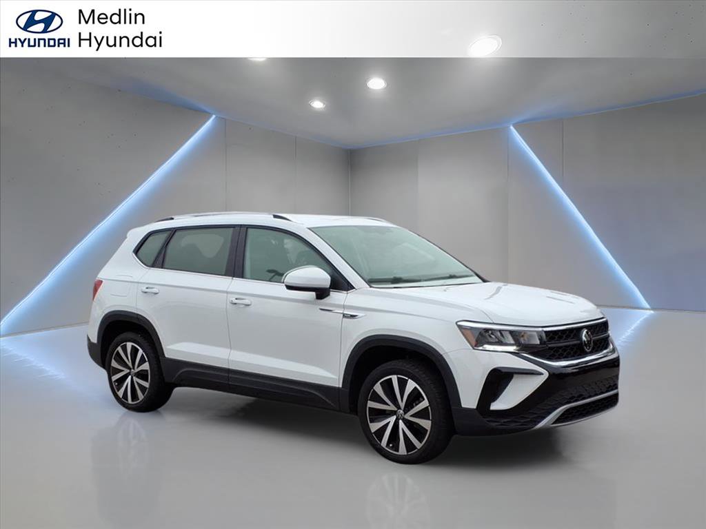 Used 2023 Volkswagen Taos SE image 1