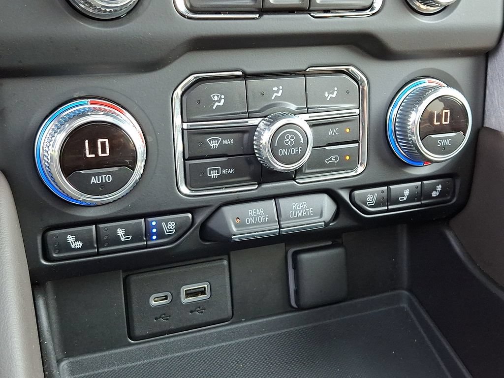 Certified 2021 GMC Yukon SLT w/ SLT Premium Package AWD/4WD image 17