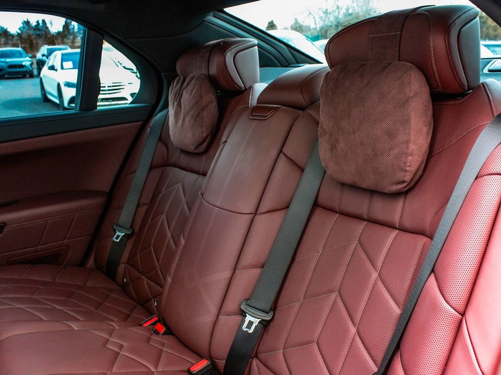 Used 2024 BMW i7 xDrive60 image 38