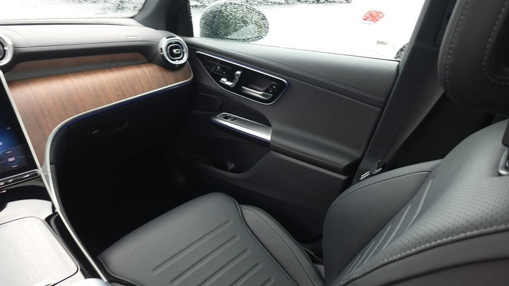 Certified 2025 Mercedes-Benz GLC 300 4MATIC image 27