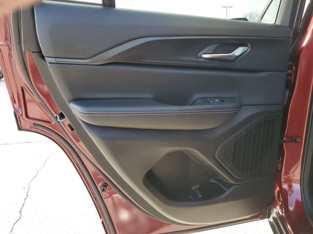 Used 2025 Jeep Grand Cherokee Laredo X image 16