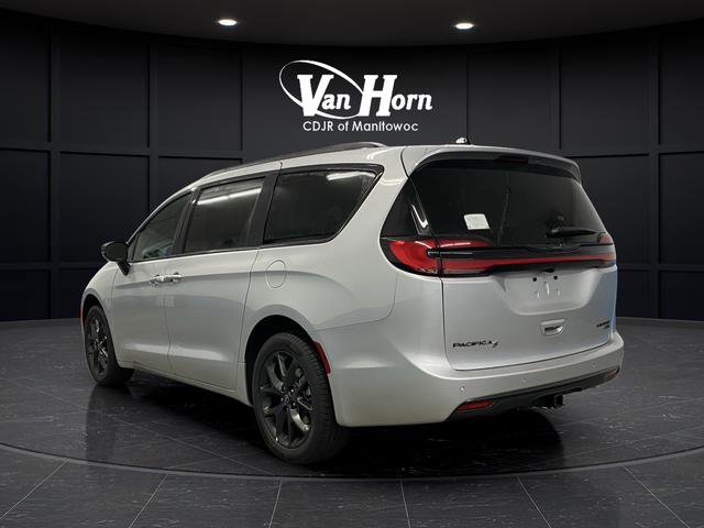 New 2026 Chrysler Pacifica Limited w/ S Appearance Package image 3