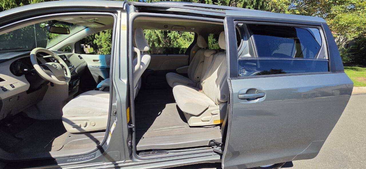 Used 2011 Toyota Sienna LE FWD image 14